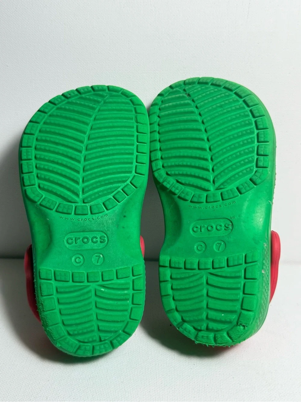 Disney Parks Christmas Crocs Kids Sz 7 Fair -- READ FLAWS